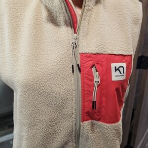 Kari Traa Cream Sherpa Vest with Red Pocket